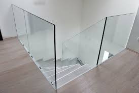 skleněné zábradlí